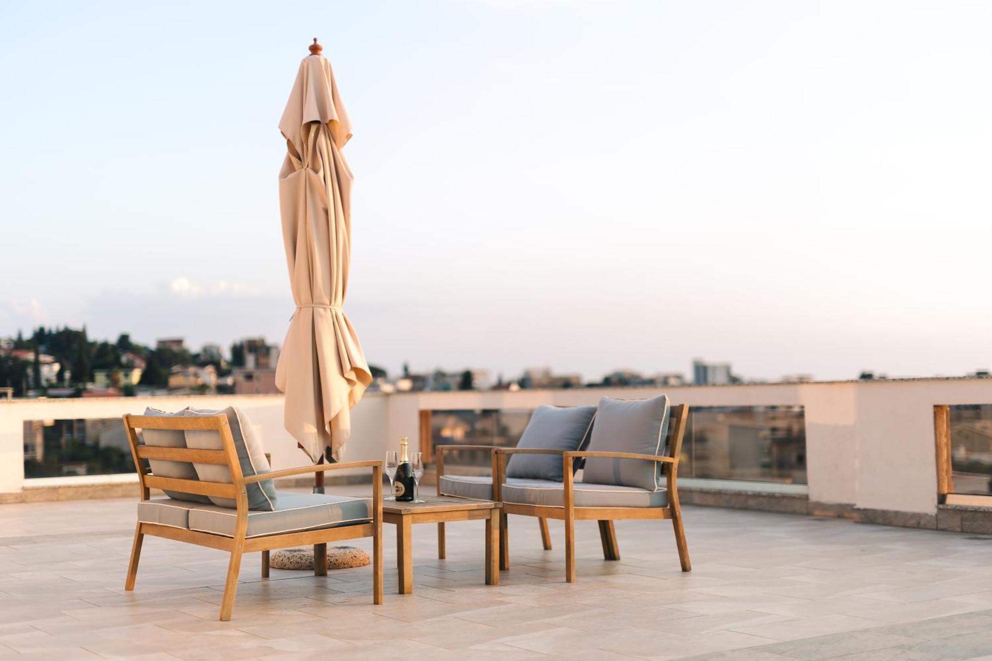 Lux Hotel M Dobra Voda Exterior photo